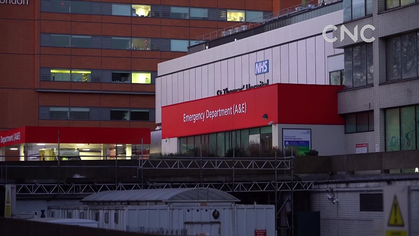 英国首相约翰逊出院