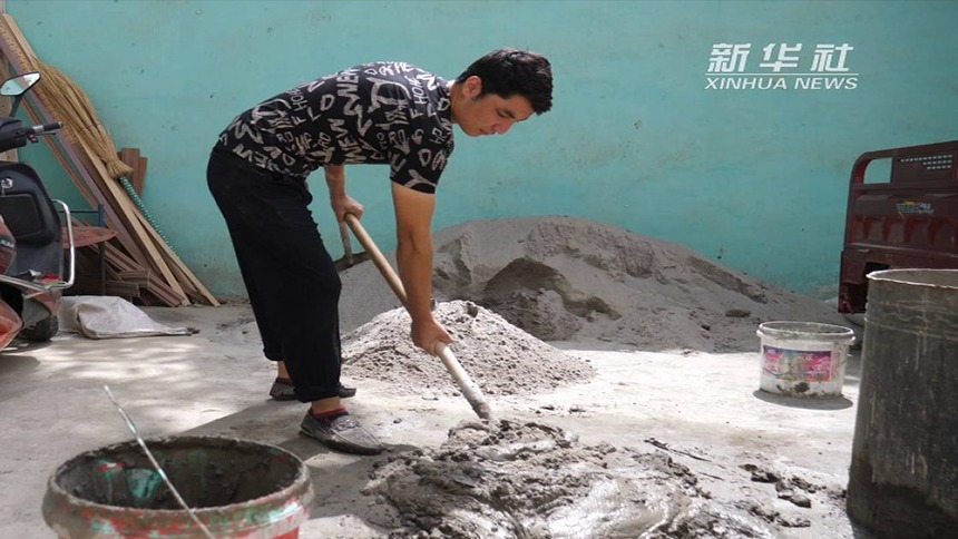 我在南疆｜贴砖好手图尔荪托合提